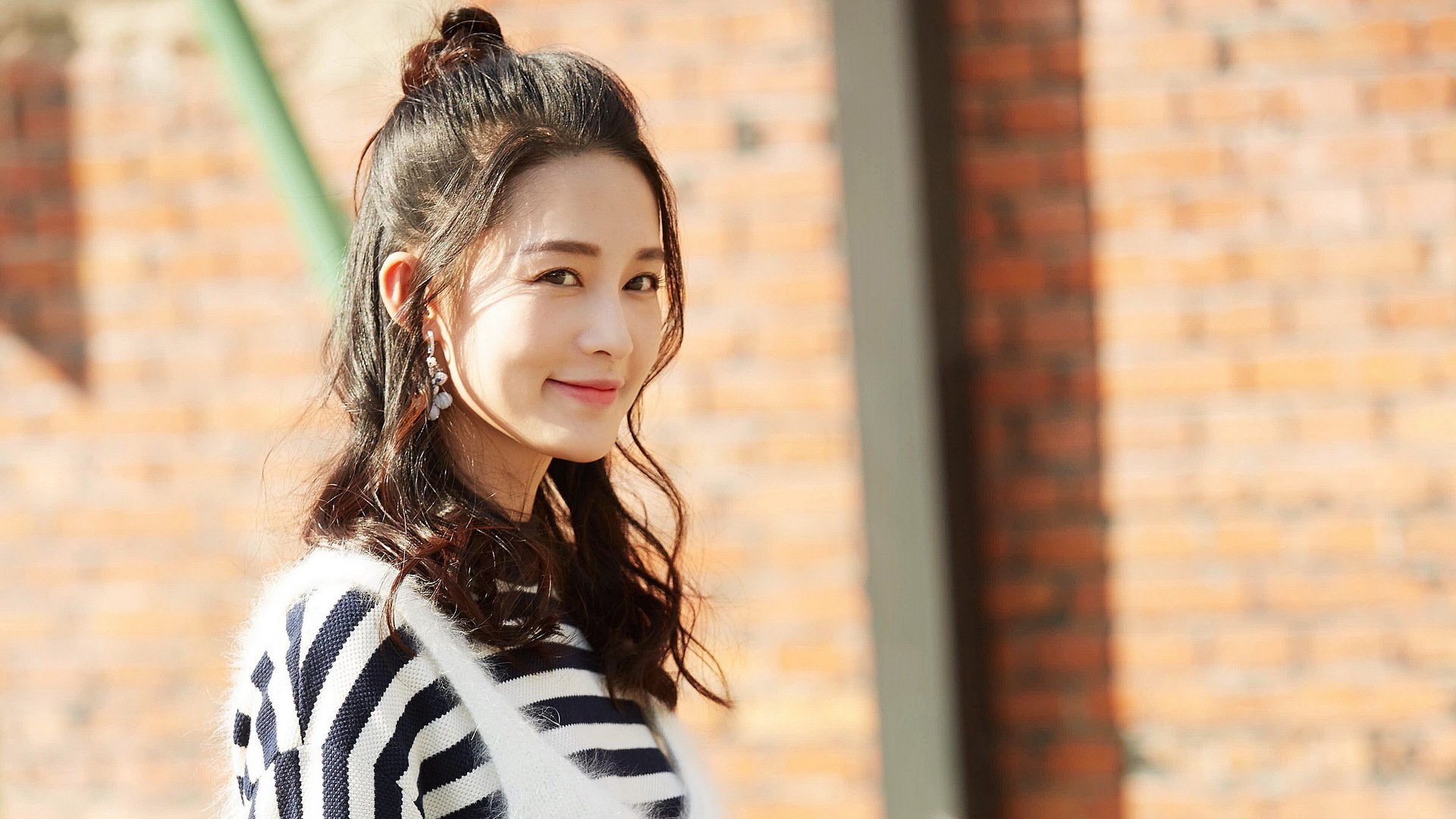 逆风而行：不屈不挠写成的运动传奇，逆风而行下一句是什么