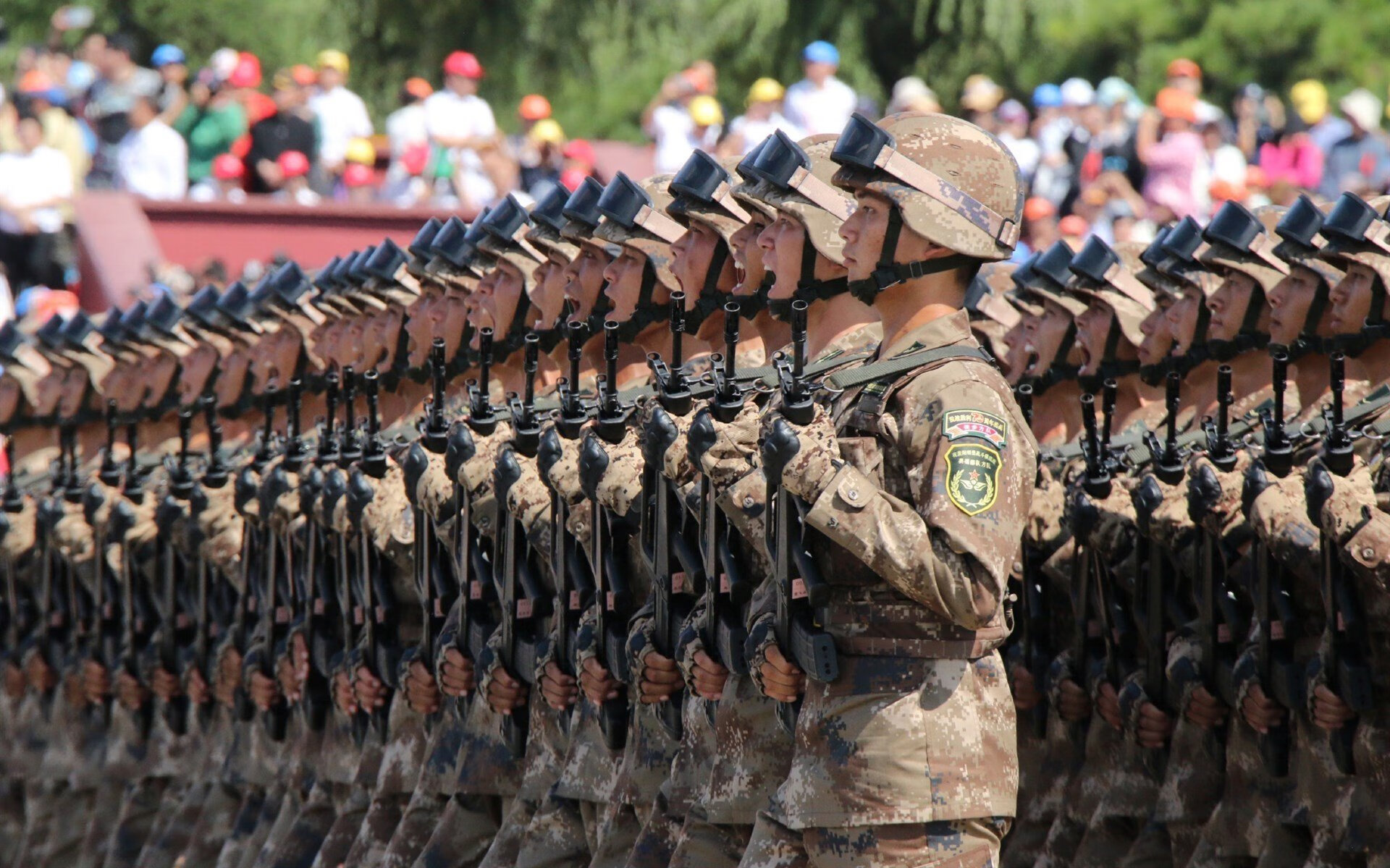 “简阳文体中心：篮球选手在赛场上挑战极限突破”